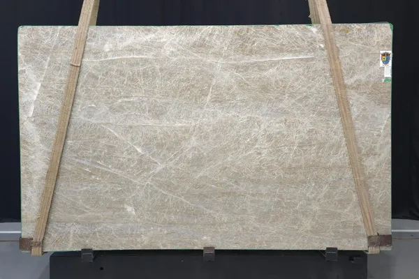 Perla Lume Leathered Quartzite