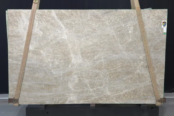 Perla Lume Leathered Quartzite