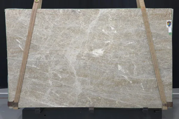 Perla Lume Leathered Quartzite