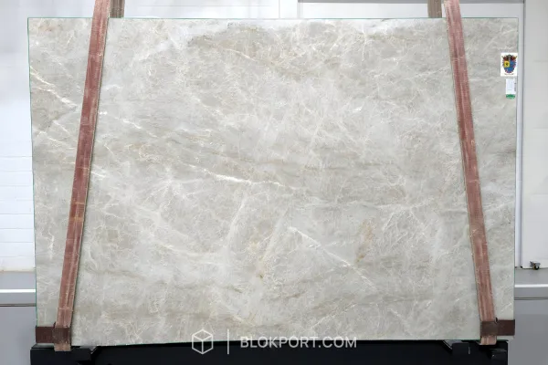 Perla Lume Leathered Quartzite