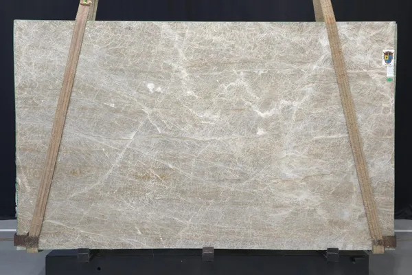 Perla Lume Leathered Quartzite