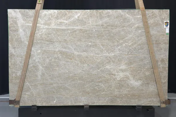 Perla Lume Leathered Quartzite