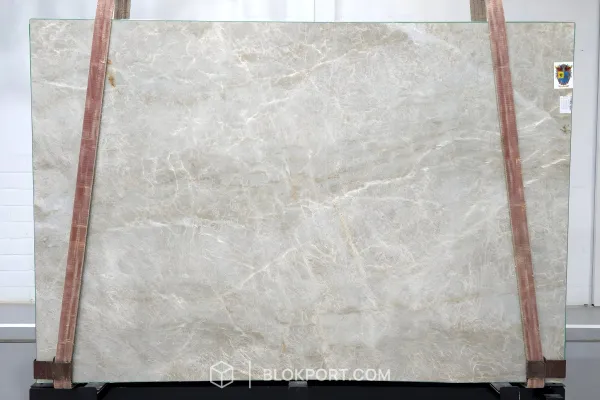 Perla Lume Leathered Quartzite