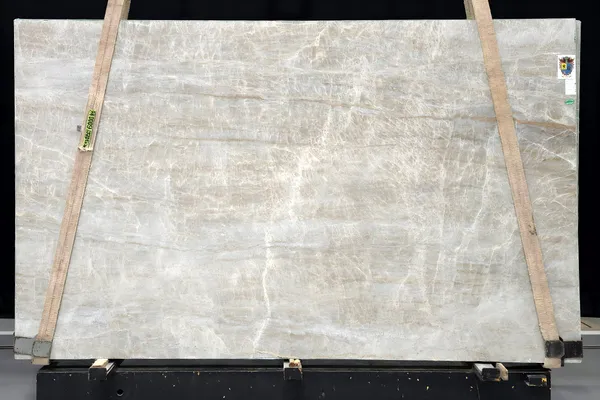Perla Lume Leathered Quartzite